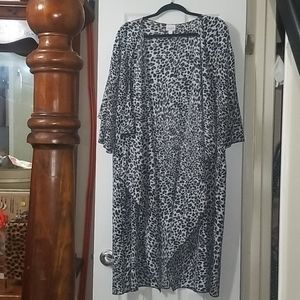 ✔️Snow Cheetah Shirley